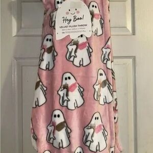 🔴 SOLD 🔴 Viral Pink 👻 ghost holding a Stanley blanket